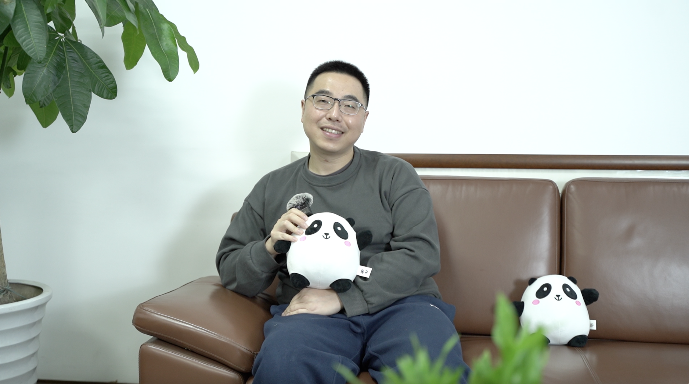 彭洲.png 彭洲.png